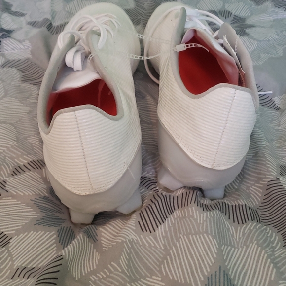 Adidas Soccer Cleats. - Picture 3 of 7
